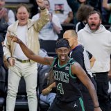 C'est toujours la fête pour Jrue Holiday et pour les fans des Celctics. KEYSTONE/EPA/CJ GUNTHER